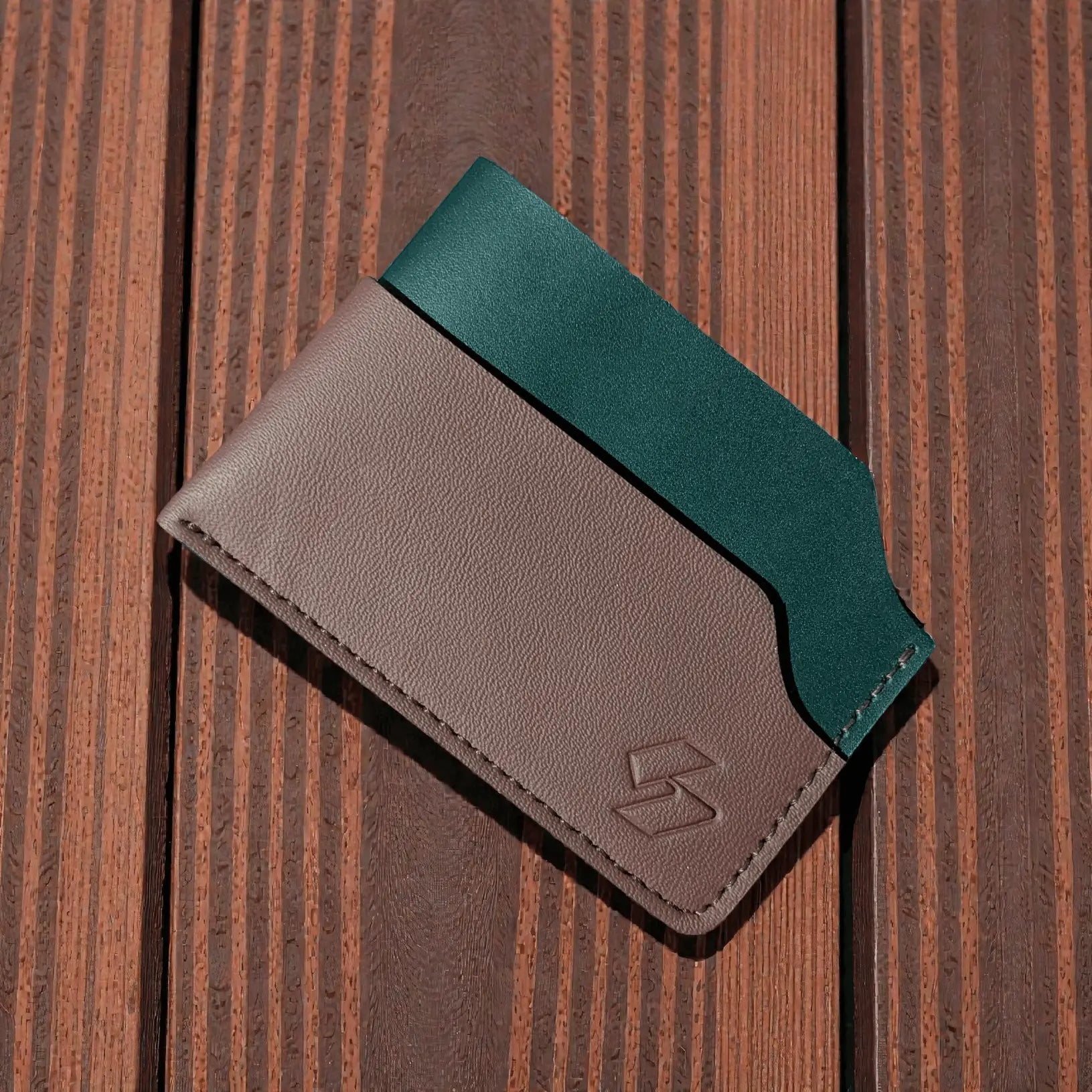 Essential - Card Holder