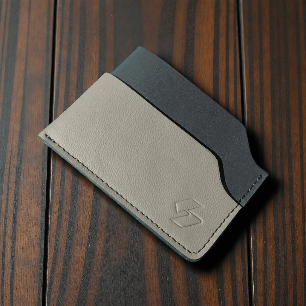 Essential - Card Holder