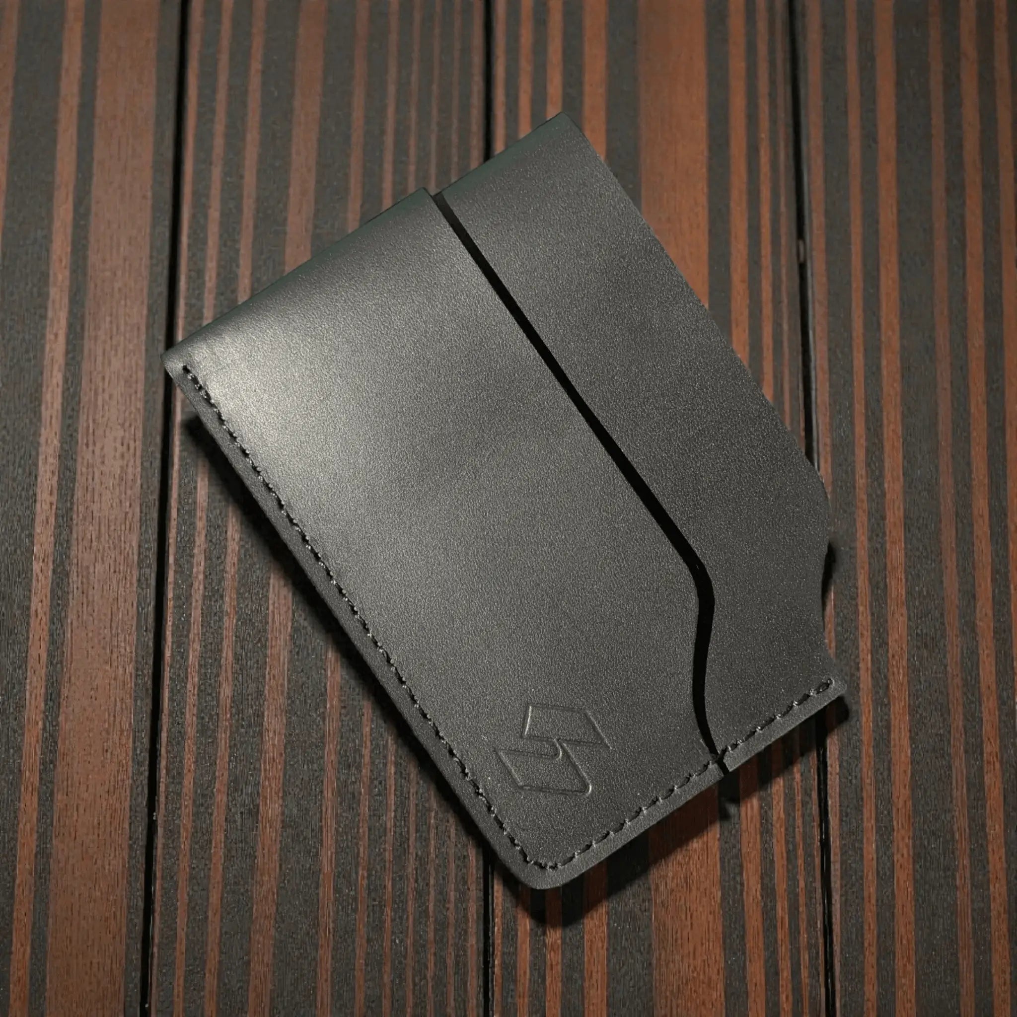 Essential - Card Holder