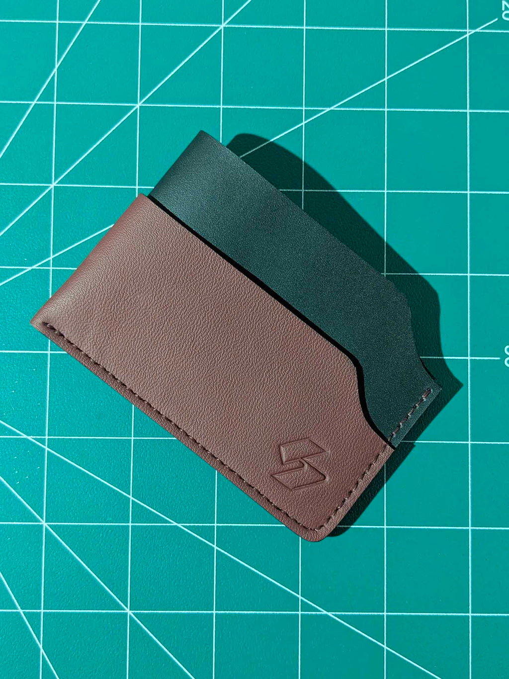 Essential - Card Holder